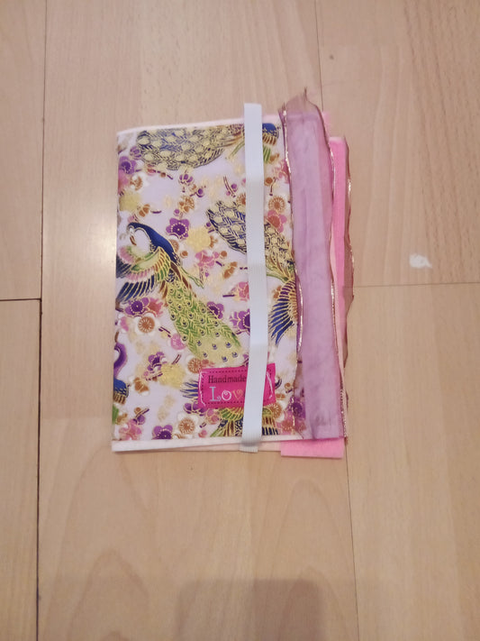 Buchhuelle 16x21 in Rosa aus Filz und Stoff