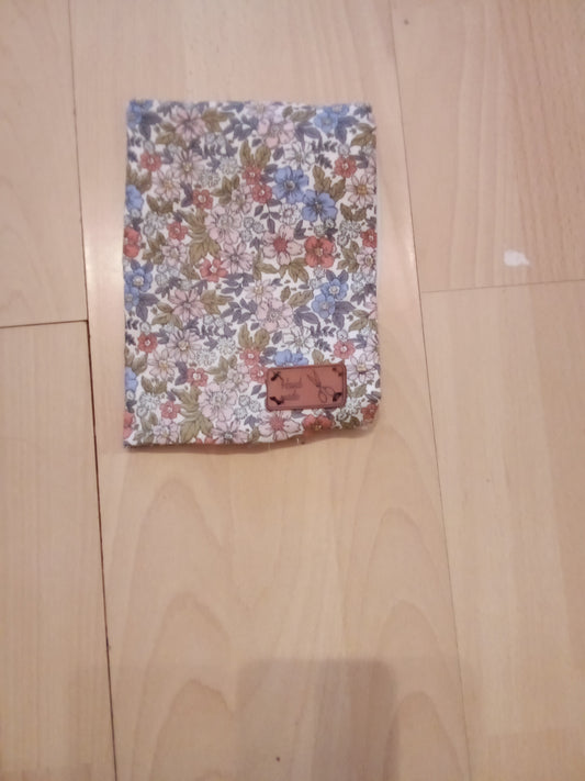 Buchhülle 15x20 cm – Blumenmuster, handgemacht & stilvoll