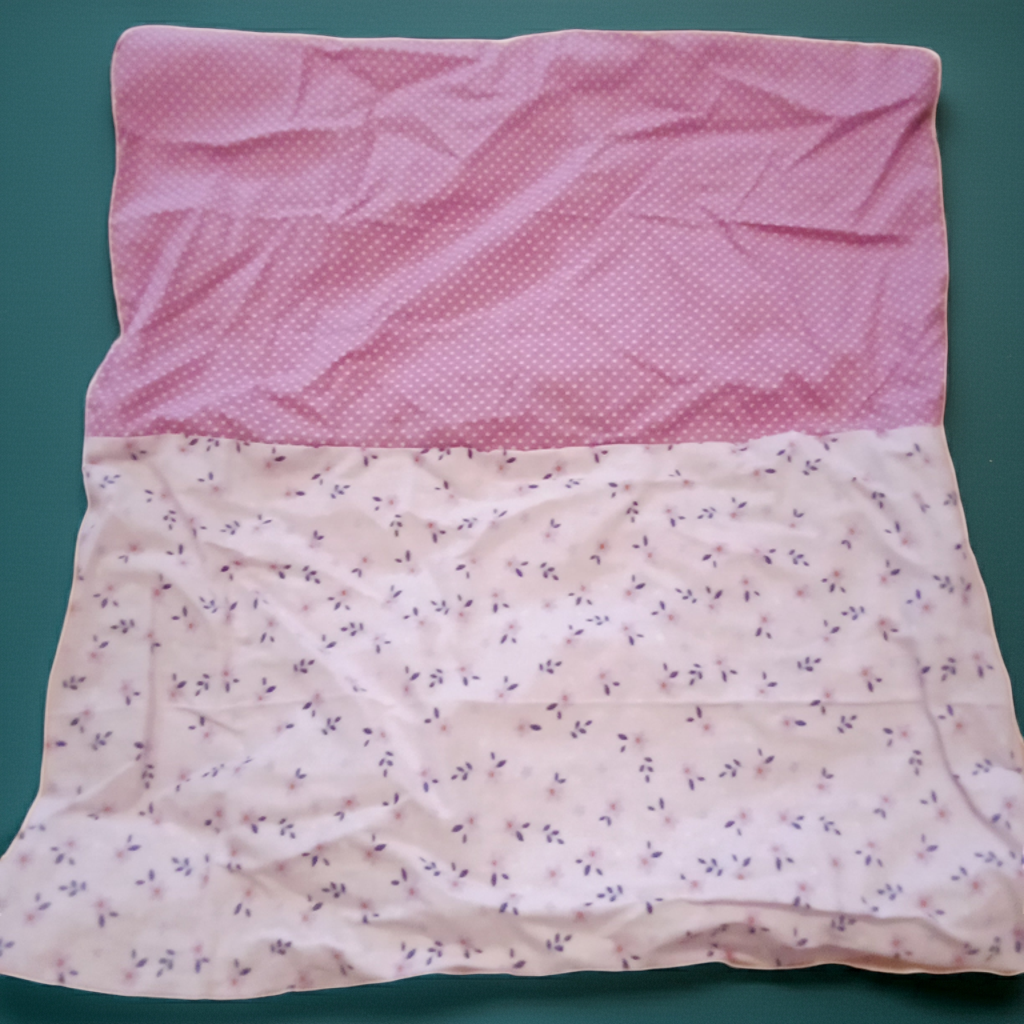 Kissenhülle 50x50 cm – blumig & gepunktet, aus Baumwolle