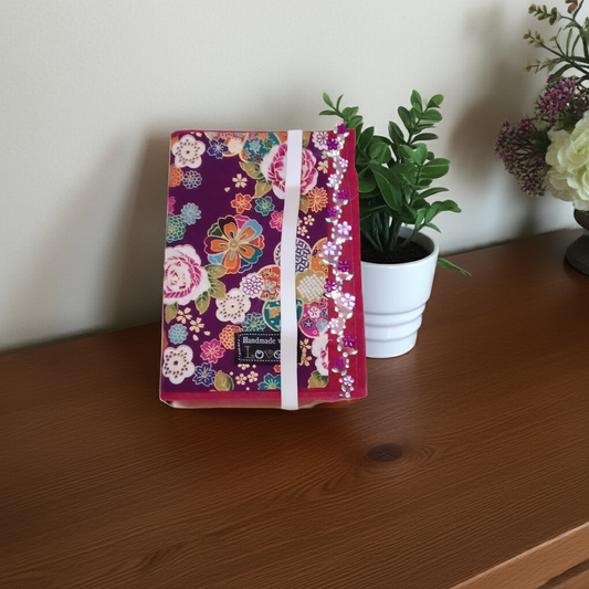 Buchhülle 16x21 cm – Lila, aus Filz & Baumwolle